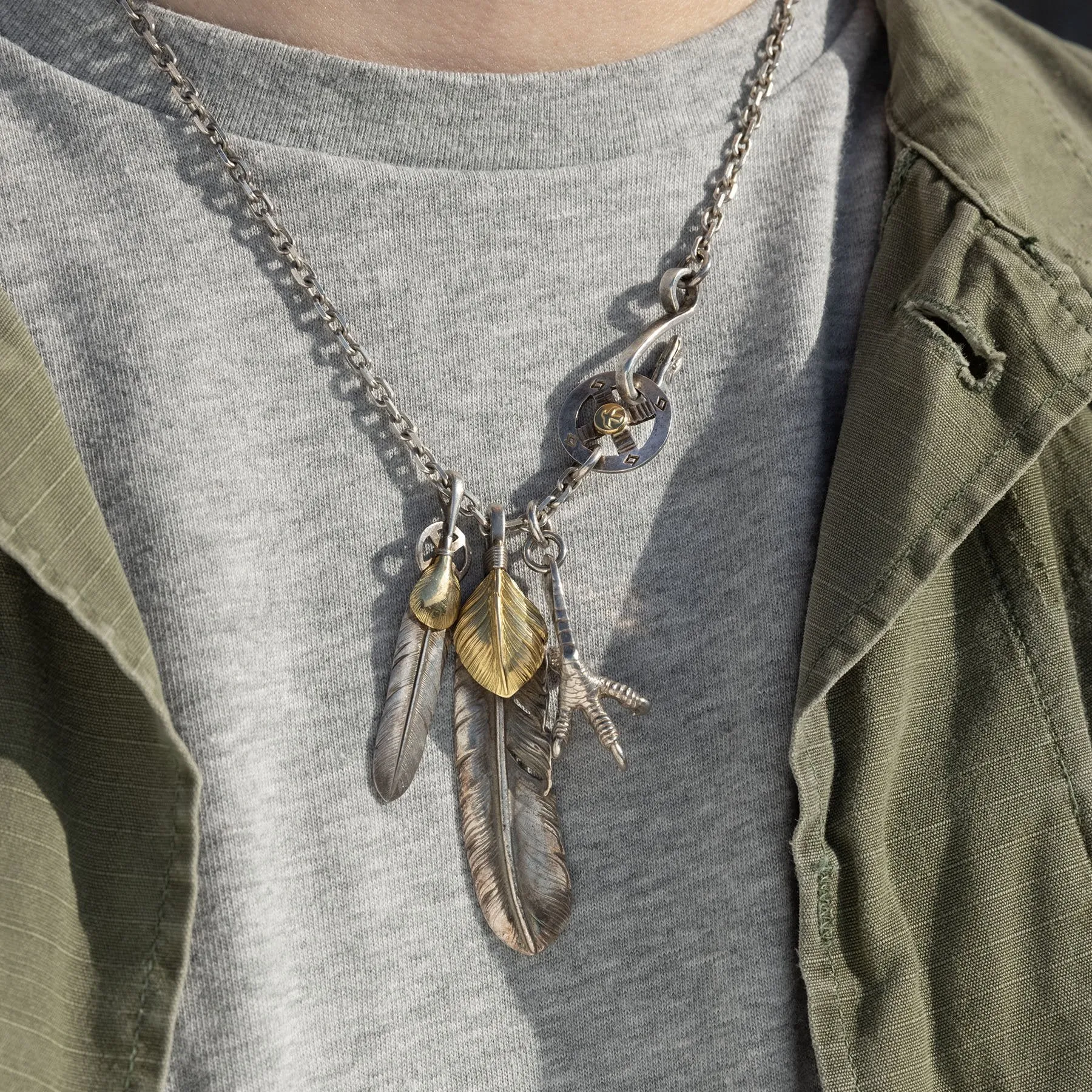 Goro's Feathers and Claw Necklace
